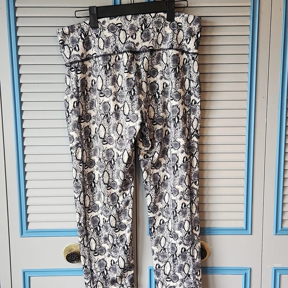 Cali Black & White Work Out Pants - Picture 8 of 11
